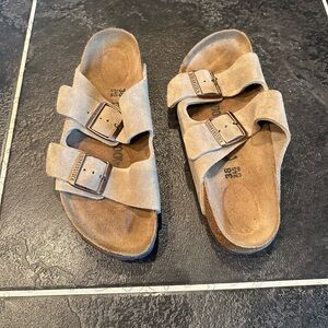 Women’s Birkenstock Arizona Suede Sandals in Taupe EUC Size 38 EU 7 - 7 1/2 US.